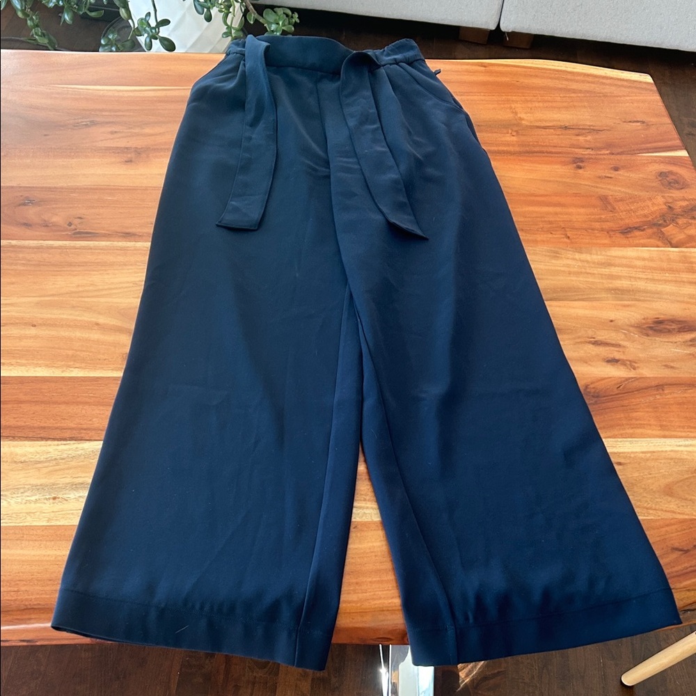 Lululemon Noir Wide Leg Navy Pant size 4